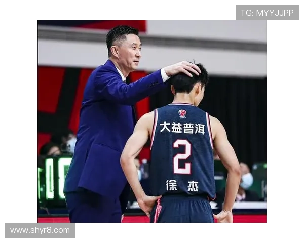 杜锋点名四人进攻受批格兰谈防守与新援