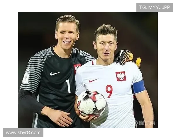 每体:什琴斯尼周日或周一前往巴塞罗那,计划住在莱万家附近 每体:什琴斯尼周日或周一前往巴塞罗那,计划住在莱万家附近