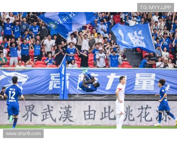 三镇遭遇争议判罚引热议